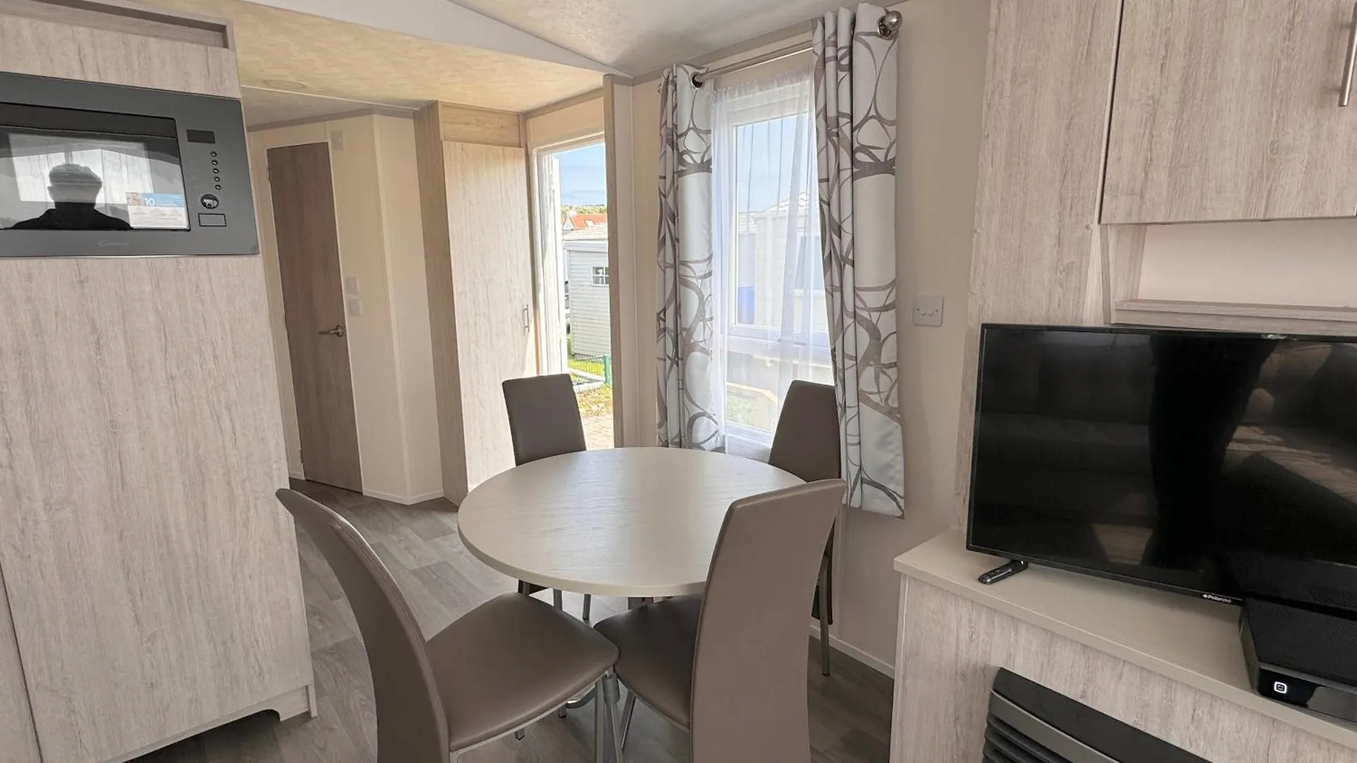 Campsite Camping Oasis 2 Slpk Caravan 'Topaz' Hotel Ostend